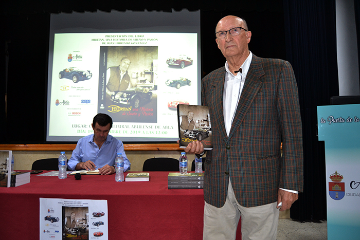 Juan Hurtado presenta en el Ayuntamiento de Granada su libro ‘Hurtan. Una Historia de sueño y pasión’