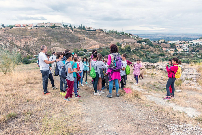 Monachil organiza visitas guiadas para escolares al yacimiento prehistórico del Cerro de la Encina