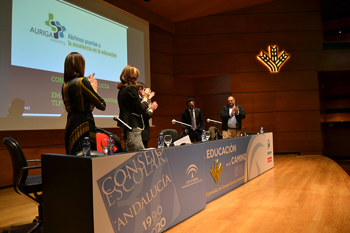 Irene Villa emociona con sus palabras y Ousman Umar pone de pie al público asistente a las jornadas del Consejo Escolar