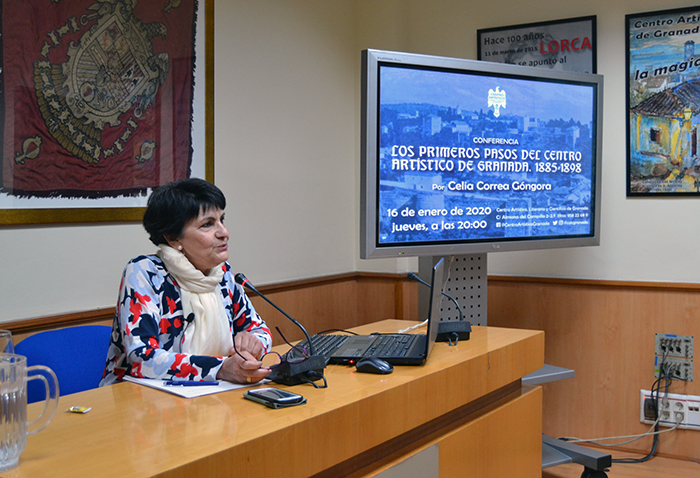 Conferencia de Celia Correa sobre los orígenes del Centro Artístico