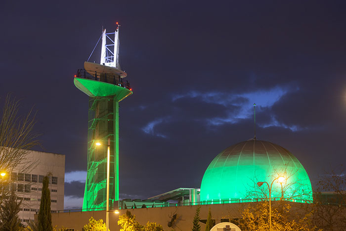 La Torre del Parque de las Ciencias se ilumina de verde para fomentar la salud y el bienestar