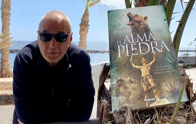 Pedro López Ávila: «’El alma en la piedra’, un acercamiento al hombre primitivo»