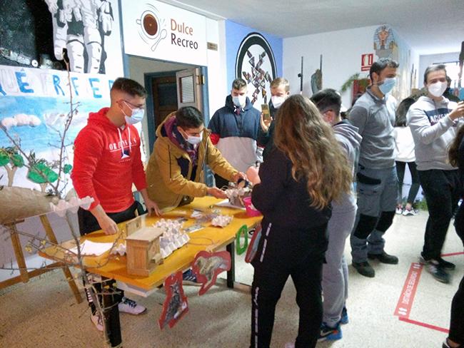 La delegada de Educación y Deporte en Granada clausura las II Jornadas de Formación Profesional en el IES Emilio Muñoz