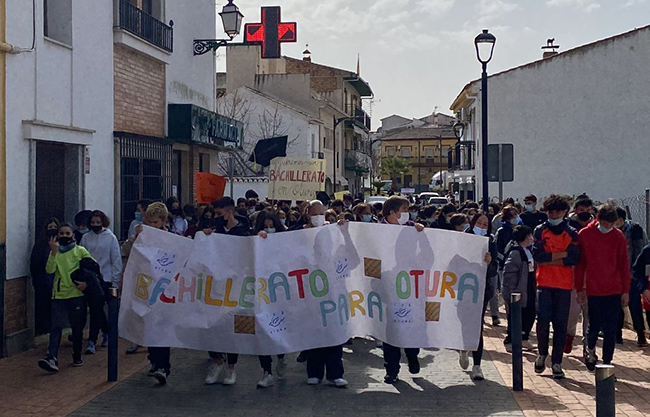 La comunidad educativa del IES Escultor Sánchez Mesa reclama a la Junta los estudios de Bachillerato prometidos