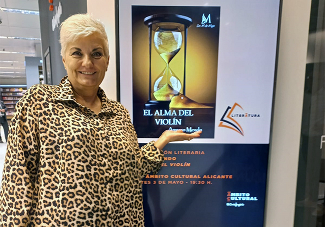 Amparo Mendo presenta  su primera novela, ‘El alma del violín’, en el Centro Artístico de Granada