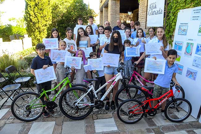 Bicicletas de montaña para los premiados en el concurso de escolares de AguaGranada