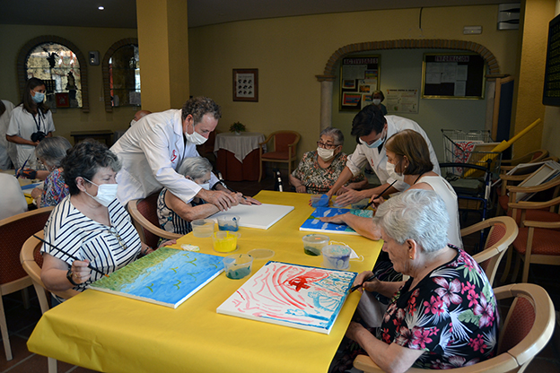 Arte pictórico para mayores, una experiencia de la Fundación Ligalismo en la Residencia de Mayores ‘EntreÁlamos’