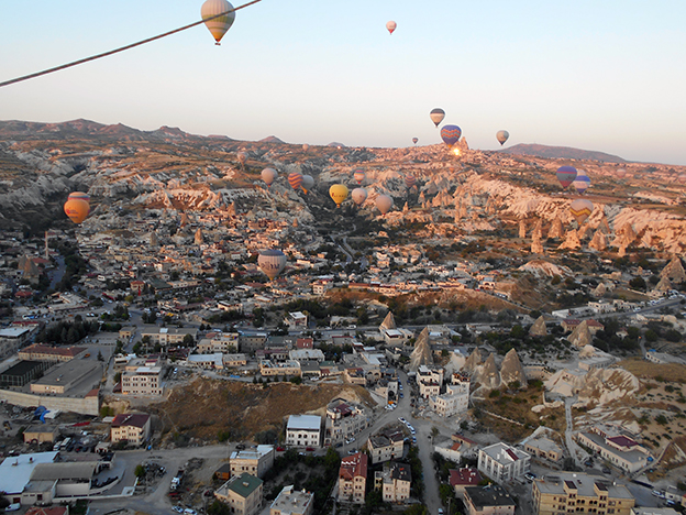 Juan Franco: «Valle de Goreme y los globos, Capadocia (Turquía)»