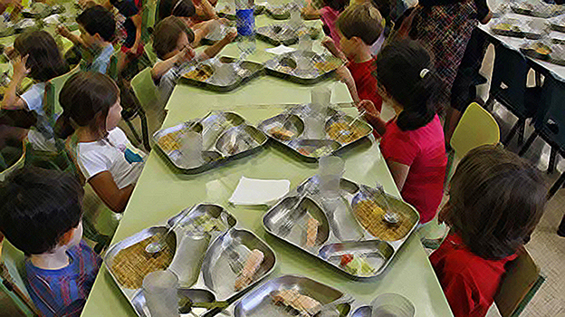 Seis de cada diez familias andaluzas afirman que sus hijos e hijas salen con hambre del comedor escolar