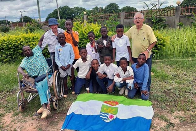 El Ayuntamiento de Cúllar Vega ayuda a construir un aula de un colegio en Angola