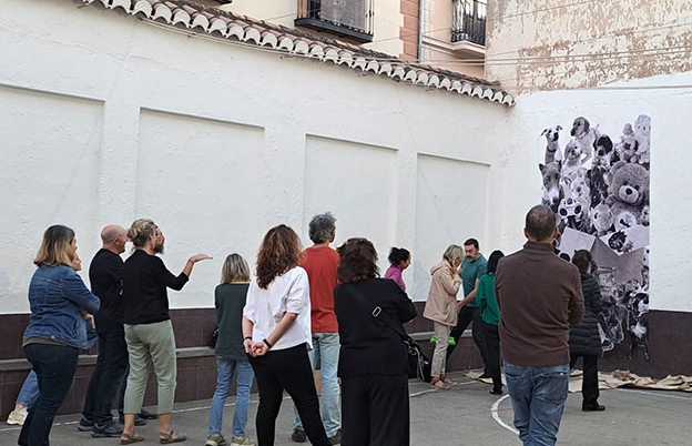 Dos murales artísticos adornan el patio del CEIP San José de la calle Tablas