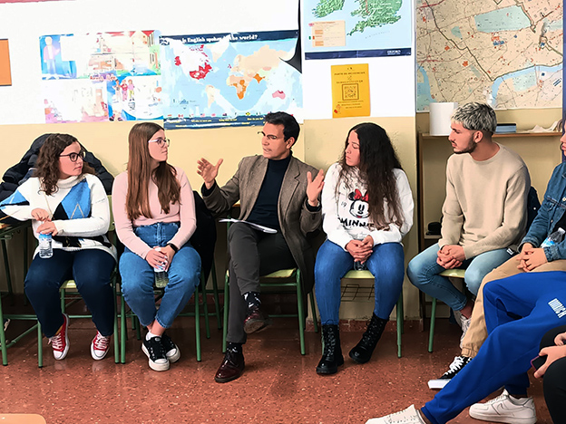 El alcalde de Granada sorprende a estudiantes del IES Severo Ochoa