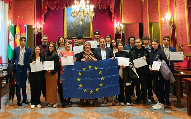 Estudiantes del IES Severo Ochoa, reconocidos en el Ayuntamiento de Granada por su participación en el programa Euroscola