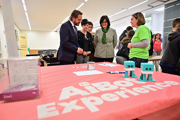 El Consorcio Fernando de los Ríos y la Fundación PTS permiten que más de 500 escolares granadinos de 8 a 13 años diseñen sus propios robots con inteligencia artificial