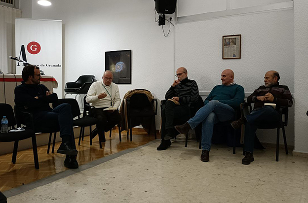 Isaac Rosa habla en el Club de lecturas críticas del Ateneo de Granada de su novela Un lugar seguro