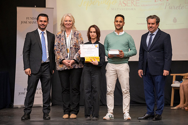 Thalía Rodríguez, alumna del IES Bulyana de Pulianas,  gana el segundo premio del certamen escolar ‘Diversas culturas, una misma lengua’