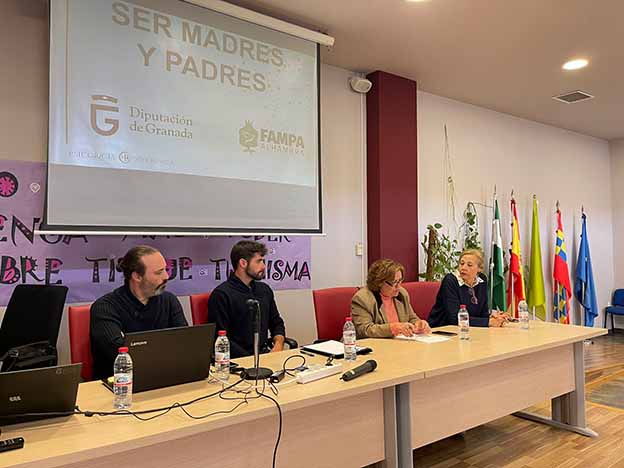 Huétor Tájar organiza unas charlas formativas para padres y madres