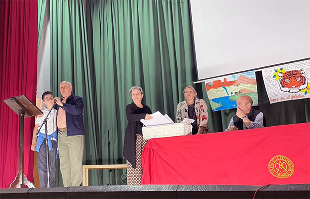 El poeta Antonio Carvajal visita el colegio de la Presentación y apoya el proyecto ‘¿Cómo lo sientes?’ ¿Cómo lo vives?’