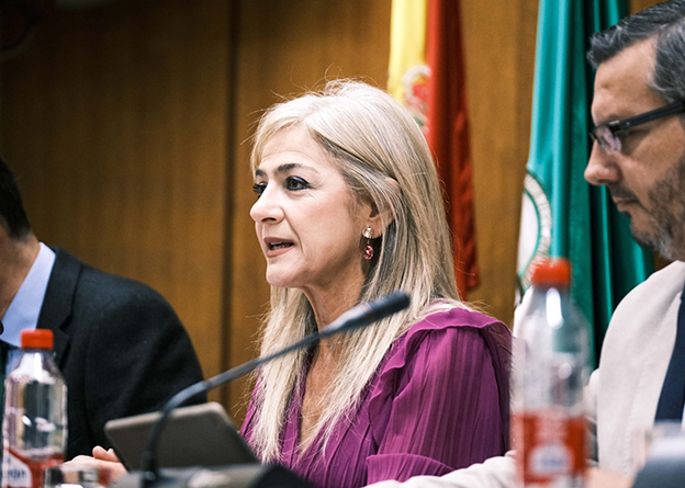 Patricia del Pozo informa en el Parlamento de las mejoras en infraestructuras docentes de Pinos Puente