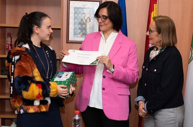 África Seco, estudiante del IES Soto de Rojas, premiada en el certamen ‘Solidaridad en Letras’ con el relato ‘Atrévete a cambiar el mundo!