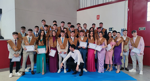 Casi 90 alumnos del IES Américo Castro de Huétor Tájar se han graduado este curso