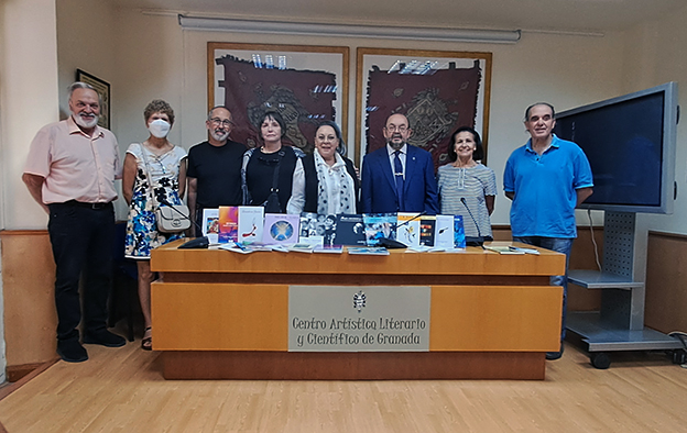 Familiares de Ivonne y representantes del Centro Artístico ::A.A.