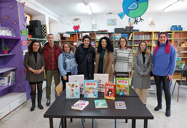 La Diputación de Granada  entrega un lote de libros a los CPR para visibilizar el papel de la mujer en la Ciencia