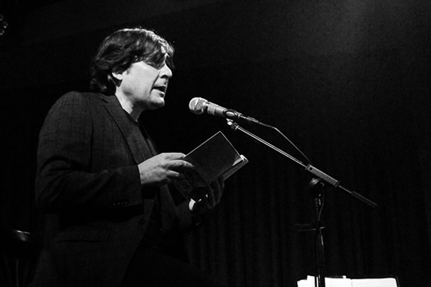 Francisco Javier Fernández Espinosa presenta en Fuente Vaqueros su último poemario ‘Todas aquellas palabras’