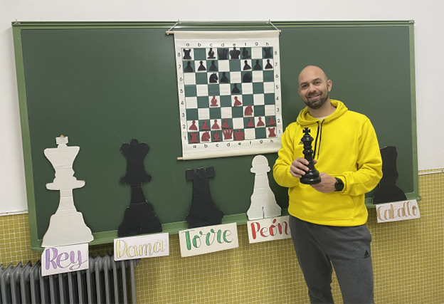 Jugadas maestras en el Aula del colegio público de Olivares