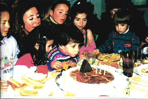 EL CEIP Esqui-Escuela canta el ‘Cumpleaños feliz’ a todo su alumnado