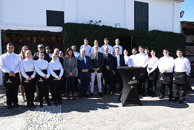 Alumnado de hostelería, restauración y de guía turístico fusionan elementos de la vida y obra de Lorca en una original representación