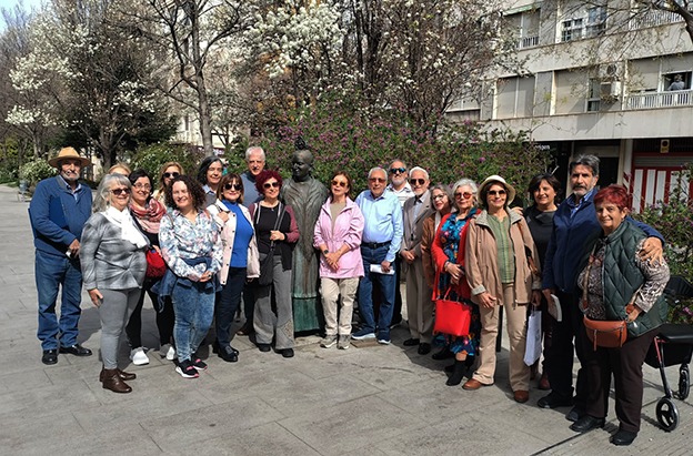 El Club de  los Libros Perdidos de Granada celebra su 33º Paseo Literario y Siembra de Libros