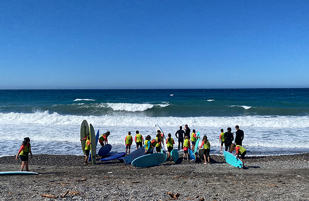 El viento y fuerte oleaje obliga a buscar una alternativa acuática en Motril