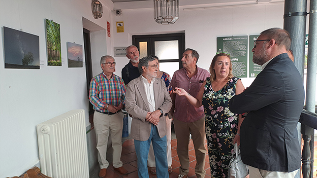 El Centro de Lenguas Modernas acoge una exposición fotográfica dedicada a los árboles