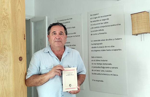 El poeta Juan María Jiménez presenta en el Centro Artístico de Granada su poemario Motín de hombre apenas