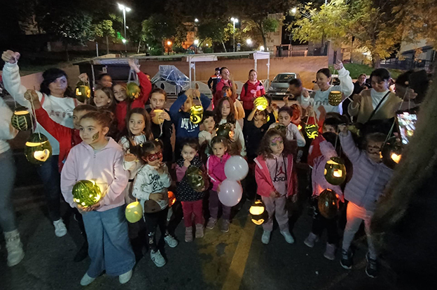 Los farolillos de melón brillan de nuevo en La Zubia para celebrar el otoño