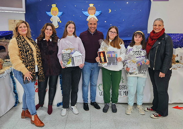 Más de 50 escolares del CEIP Virgen de la Paz de Otura participa en el tradicional concurso de postales de Navidad