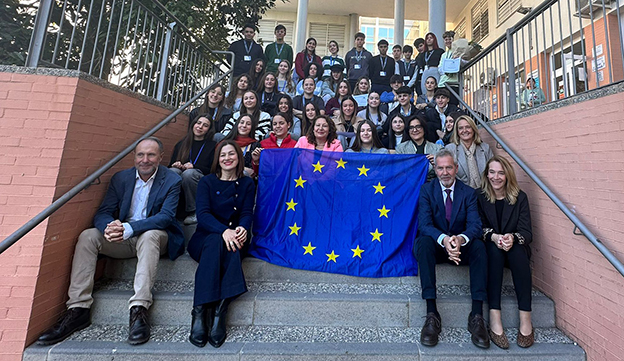 El IES Francisco Giner de los Ríos de Motril celebra la entrega de diplomas como Escuela Embajadora del Parlamento Europeo