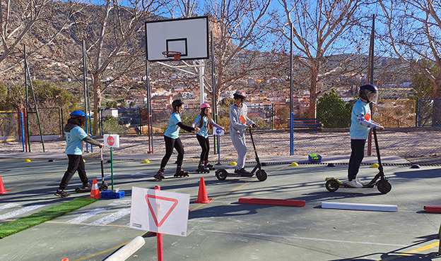 El colegio de Olivares fomenta «una movilidad segura, sostenible, saludable y accesible»