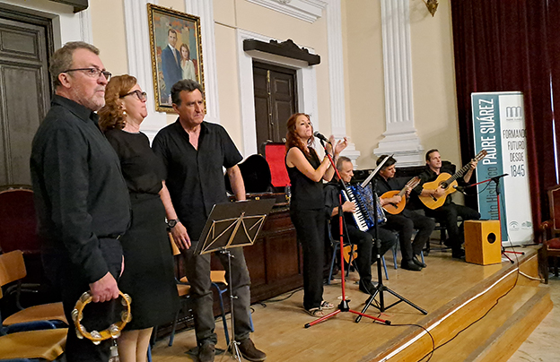 Carlos Cano ‘regresa’ al instituto con el concierto ‘Al respetable buenamente’