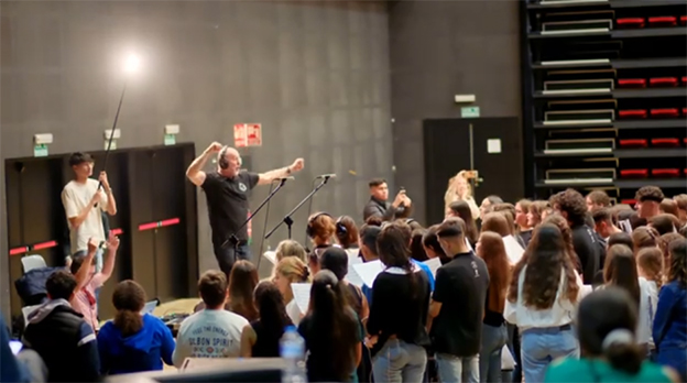 Casi 200 alumnos de ocho institutos granadinos interpretan en un videoclip ‘Habanera imposible’