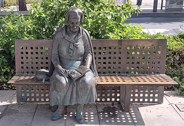 Romancero de personajes granadinos, XXX: Elena Martín Vivaldi (Granada, 1907 – 1998)