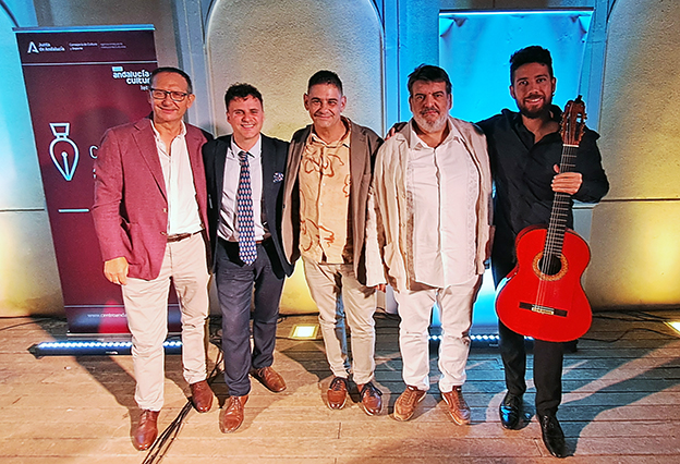 Juan Pinilla se atreve hasta con la poesía contemporánea