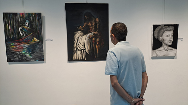 Una docena de internos del Centro Penitenciario de Albolote muestra sus creaciones en ‘ImpresionArte’