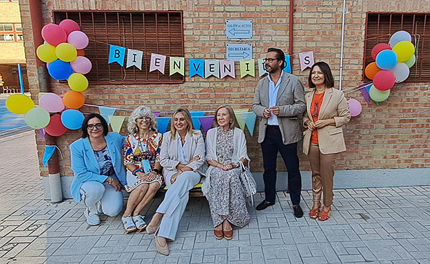 El delegado del Gobierno y la alcaldesa de Granada inauguran el curso en el colegio Caja General de Ahorros