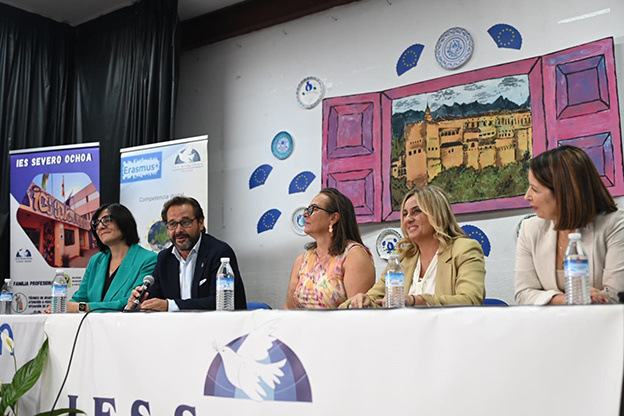 El curso arranca en Granada con casi 840 alumnos menos entre Secundaria y Bachillerato y 131 docentes de refuerzo