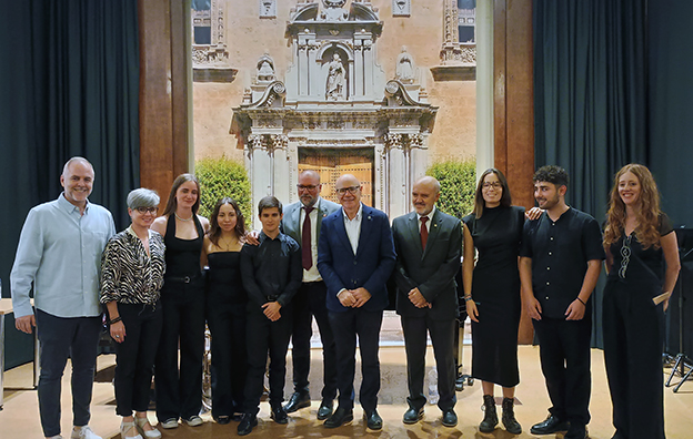 Vitalidad y conocimiento en marcha: la UGR inaugura el curso del Aula Permanente