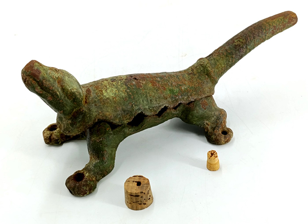 Elemento de la semana del Museo de Ciencias del IES Padre Suárez (275): Prensacorchos con forma de cocodrilo