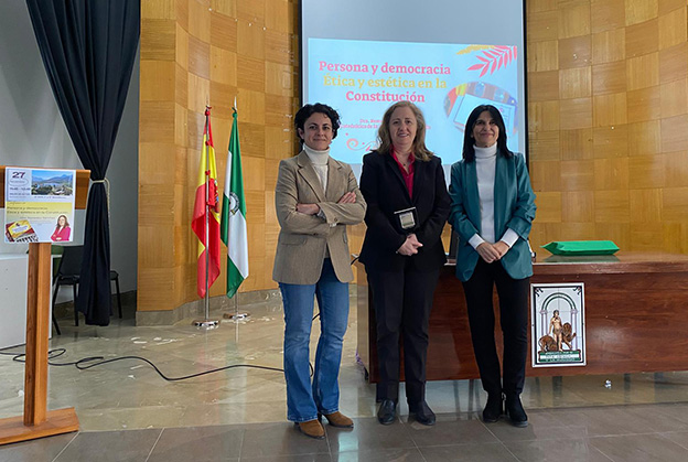 Remedios Sánchez celebra el 47º aniversario de la Constitución española con alumnado del IES Emilio Muñoz