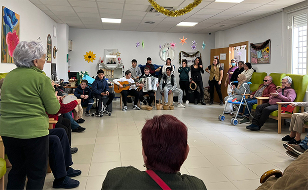 Lecciones compartidas : Una experiencia intergeneracional en el IES Ribera del Fardes